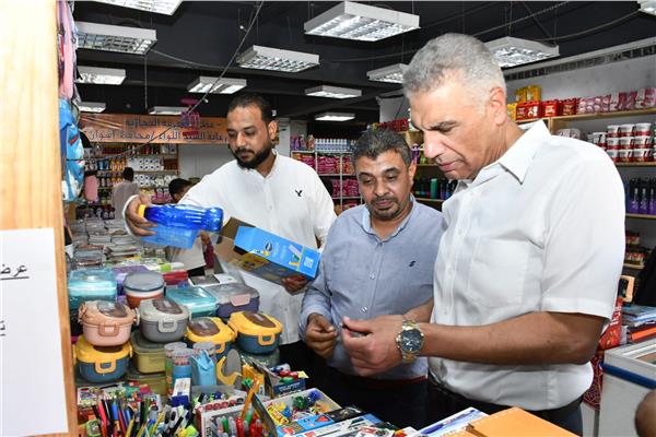  إسماعيل كمال محافظ أسوان 