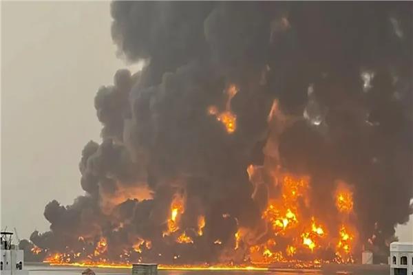 قصف إسرائيلي عنيف يستهدف ميناء الحديدة