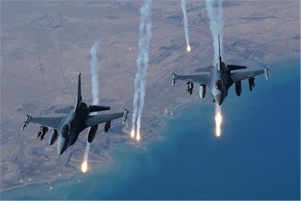 12 غارة جوية مكثفة استهدفت أرصفة ومنشآت ميناء الحديدة