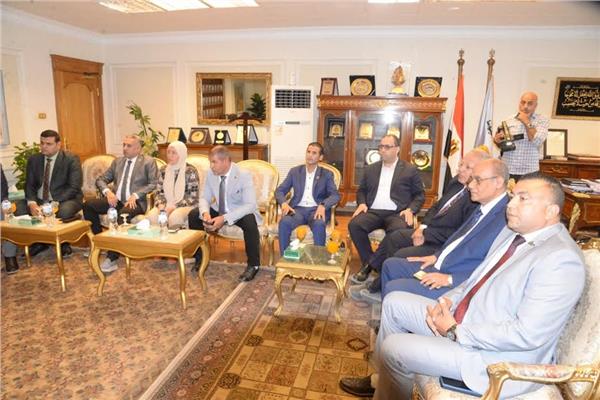 محافظ أسيوط يستقبل نقيبي المهندسين والأطباء 