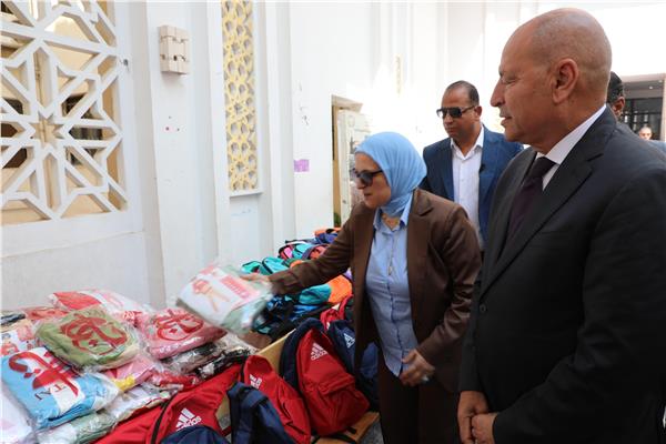 إبراهيم صابر محافظ القاهرة خلال افتتاح المعرض