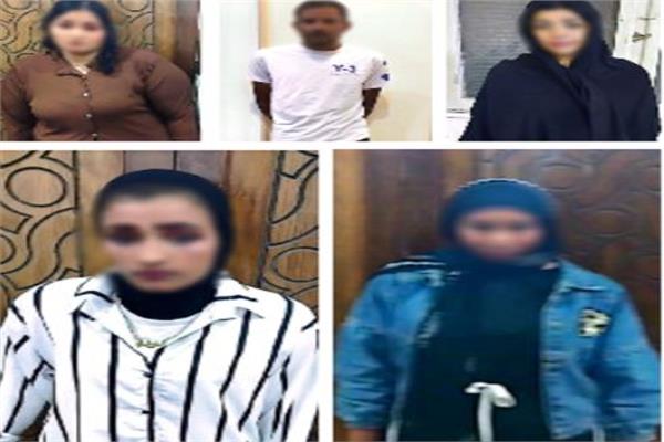 ضبط شبكة لممارسة أعمال منافية للآداب عبر تطبيق هاتفى بالإسكندرية