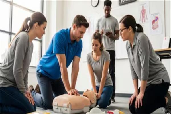 كيفية إنقاذ حياة شخص عند الإصابة بسكتة قلبية