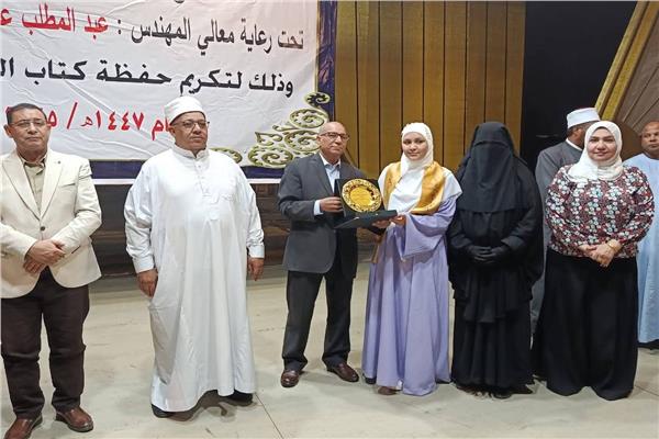 السكرتير المساعد للأقصر يشهد الحفل السنوي لدار اقرأ لتحفيظ القرآن بالبعيرات