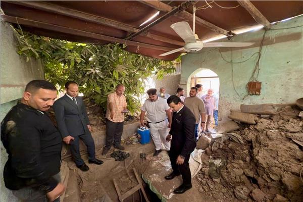 النيابة الإدارية خلال معاينة موقع التنقيب عن الآثار بمكتب صحة دشنا