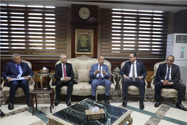 اللواء عماد كدواني محافظ المنيا وفد الهيئة العامة للرعاية الصحية