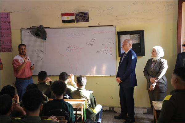  محافظ القاهرة خلال جولته التفقدية