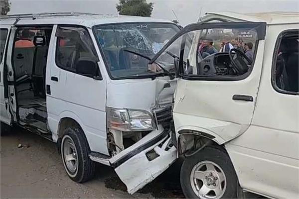  حادث تصادم بين ميكروباص
