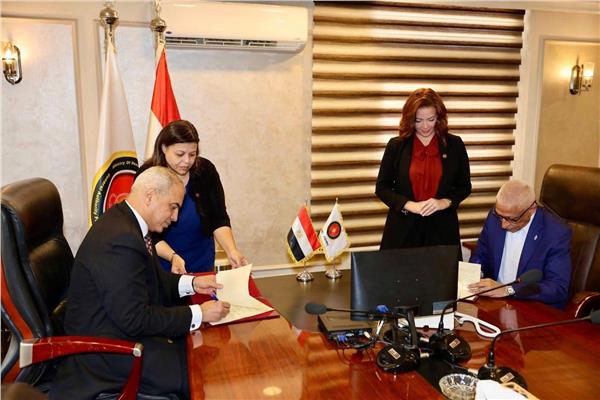 محافظ شمال سيناء يوقع بروتوكول تعاون مع الهيئة العامة لتعاونيات البناء والإسكان