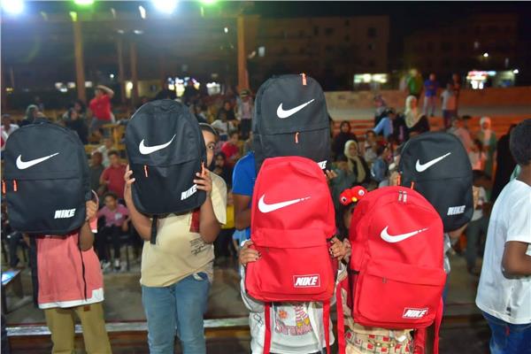 كنوز و مصر الأمل توزعان 200 حقيبة مدرسية و150 زيًا مدرسيًا على أطفال الأقصر