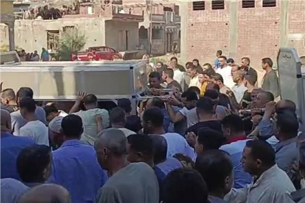 تشييع جثامين زوجين وطفلهما لقوا مصرعهم في حادث بالبحيرة 