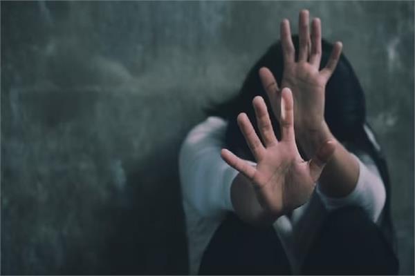 مضايقة طالبة