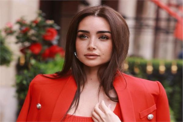 الفنانة هنا الزاهد