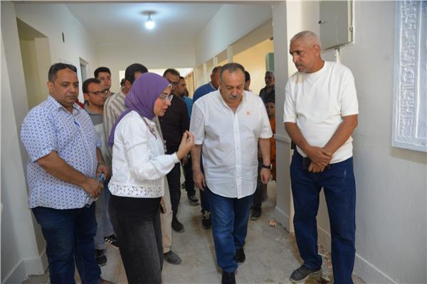 هشام أبو النصر محافظ أسيوط خلال جولتة الميدانية
