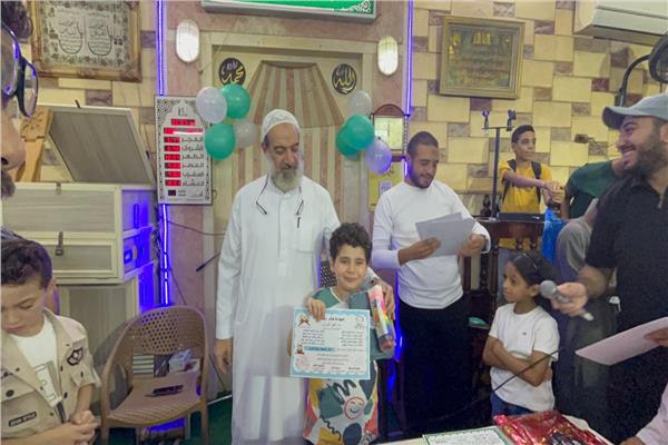 توزيع جوائز على 70 طفلا من حفظة القرآن الكريم بمسجد المصري في الإسكندرية