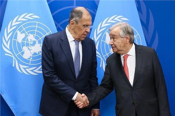وزير الخارجية الروسي سيرجي لافروف والأمين العام للأمم المتحدة أنطونيو جوتيريش