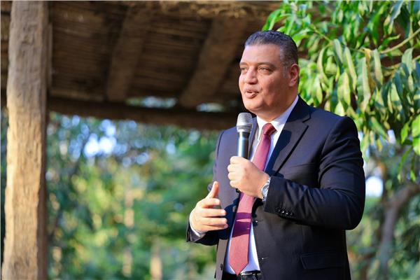 الدكتور أيمن عبد الموجود