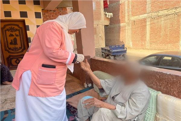 زيارة منزلية لتقديم الرعاية الصحية لكبار السن وذوي الهمم
