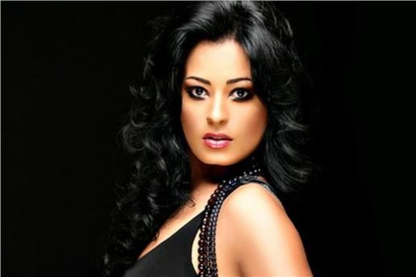 الفنانة إنجي عبد الله