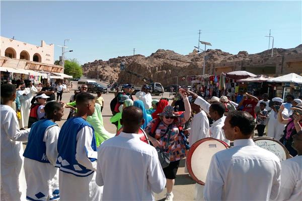 محافظ أسوان يكلف نائبه للترحيب بالأفواج السياحية