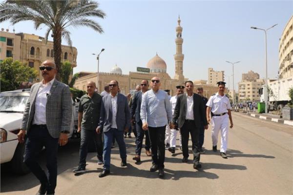 محافظ القاهرة يتفقد حي السيدة زينب