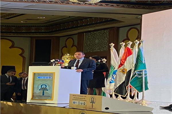 الدكتور إسلام عزام