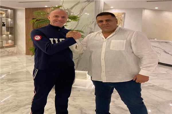 روي بيكر
