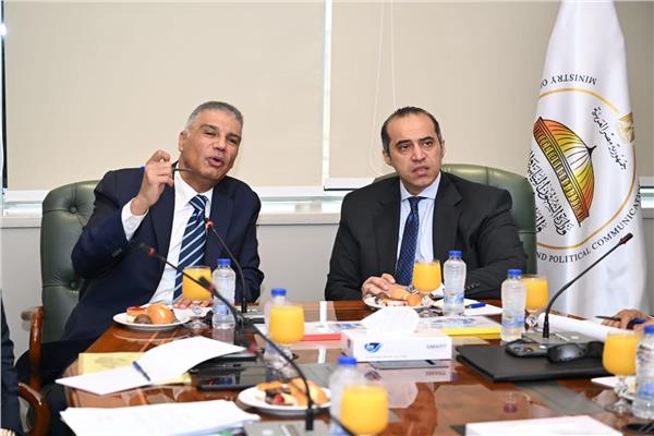 وزير الشؤون النيابية ومحافظ أسوان