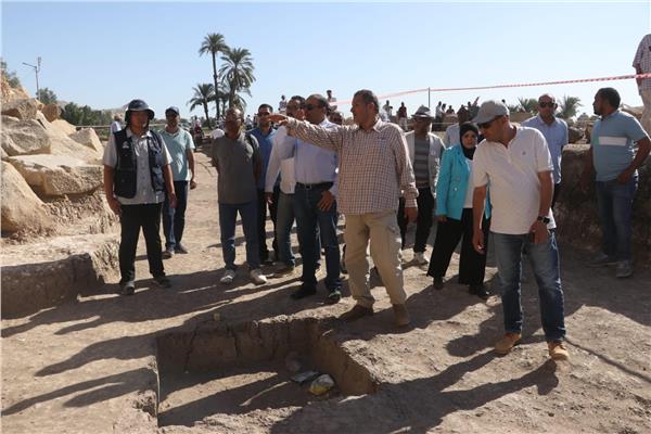 الأمين العام للمجلس الأعلى للآثار يتفقد مشروعي ترميم الصرح الأول لمعبد الرامسيوم ومقبرة تحتمس الثاني