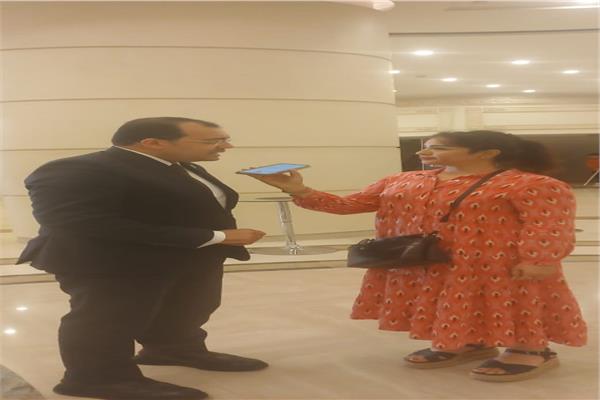 محررة بوابة أخبار اليوم خلال لقائها د. عمرو سليمان المتحدث الرسمي لحزب حماة الوطن