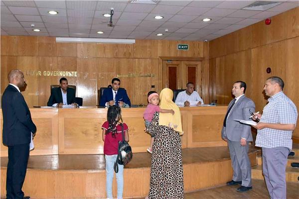 نائب محافظ الأقصر يبحث 39 طلباً وشكوى