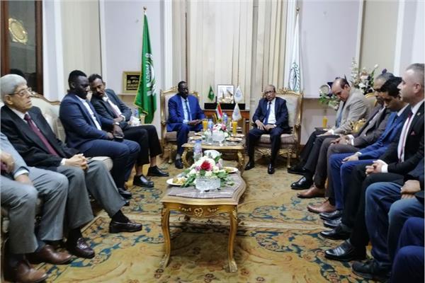 الأمين العام لمجلس الوحدة الاقتصادية العربية يستقبــل وكيل وزارة المالية