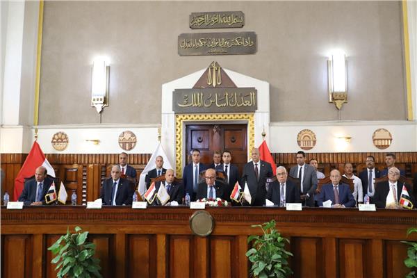 رئيس محكمة النقض وأعضاء مجلس القضاء الأعلى