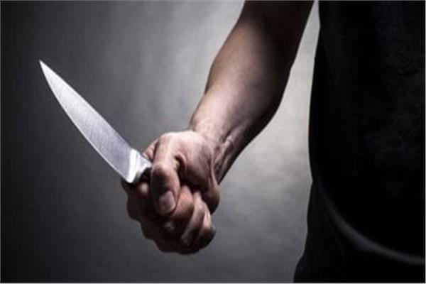 مقتل شاب بطعنات شقيقين