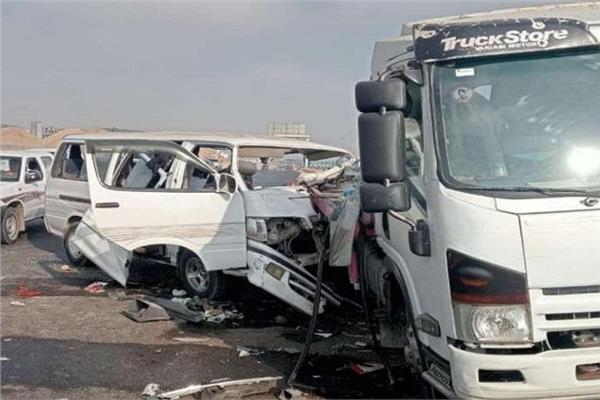  حادث تصادم نقل وميكروباص