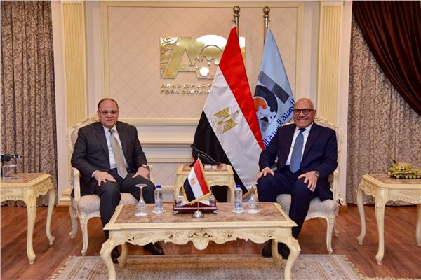 رئيس هيئة الدواء يبحث مع رئيس الهيئة العربية للتصنيع آليات دعم توطين الصناعة الدوائية محليًا