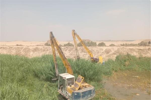 تطهير مخرات السيول 