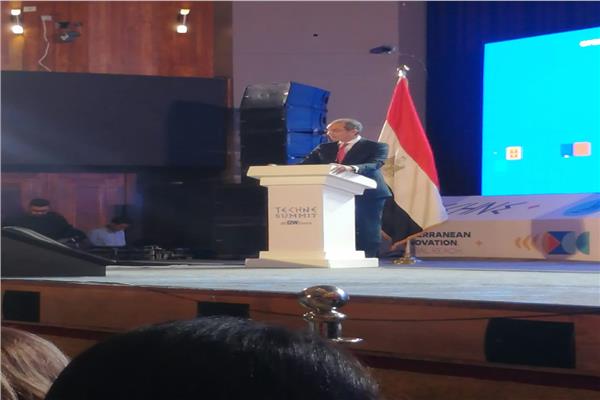  الدكتور عمرو طلعت