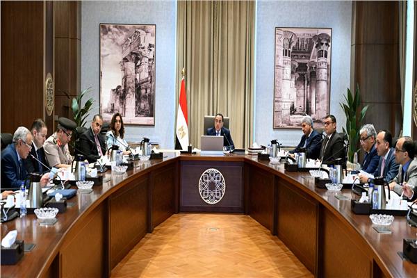 رئيس الوزراء يترأس اجتماع اللجنة الرئيسية لتقنين أوضاع الكنائس والمباني الخدمية التابعة لها