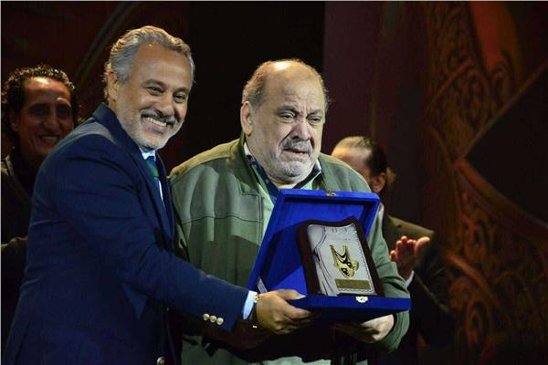 ضياء الميرغني خلال تكريمه في مهرجان نقابة المهن التمثيلية