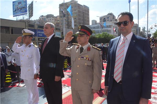 محافظ الغربية يضع إكليل الزهور على النصب التذكاري