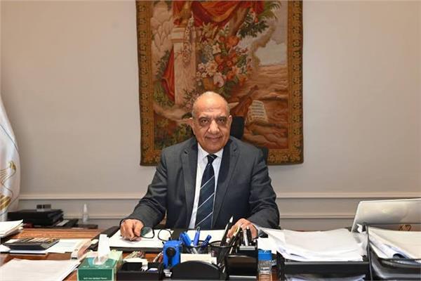 الدكتور محمود عصمت  وزير الكهرباء والطاقة المتجددة