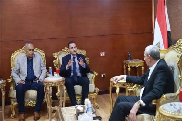 نائب وزير الصحة يبحث مع محافظ الغربية  تطوير المنظومة الصحية