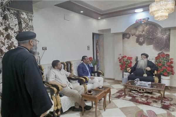 طارق نور الدين مدير عام إدارة دشنا التعليمية نيافة الحبر الجليل الأنبا " تكلا " مطران دشنا