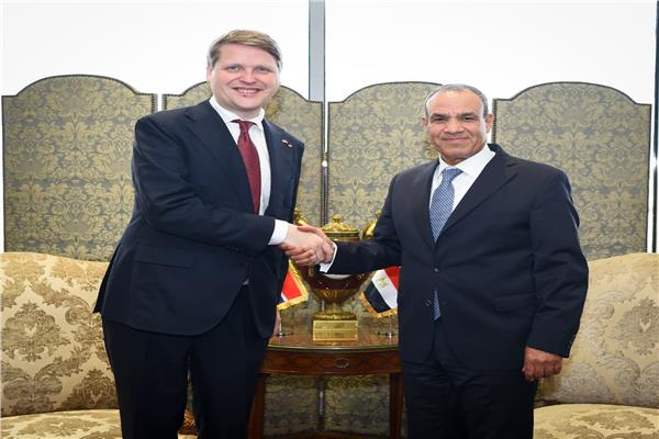 التقى د. بدر عبد العاطي مع السيد أوسموند أوكروست