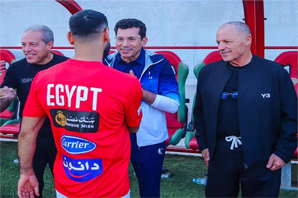 الدكتور أشرف صبحي ومحمد صلاح