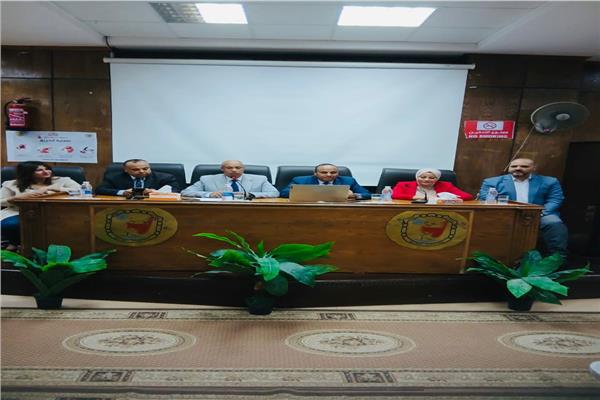جامعة سوهاج تناقش جهود مصر في مجال الطاقة المتجددة