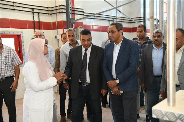 محافظ قنا