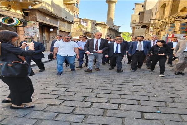 وزير الخارجية الألماني والوفد المرافق له خلال زيارة منطقة الجمالية
