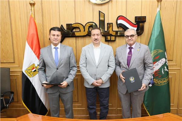 خلال توقيع البروتوكول